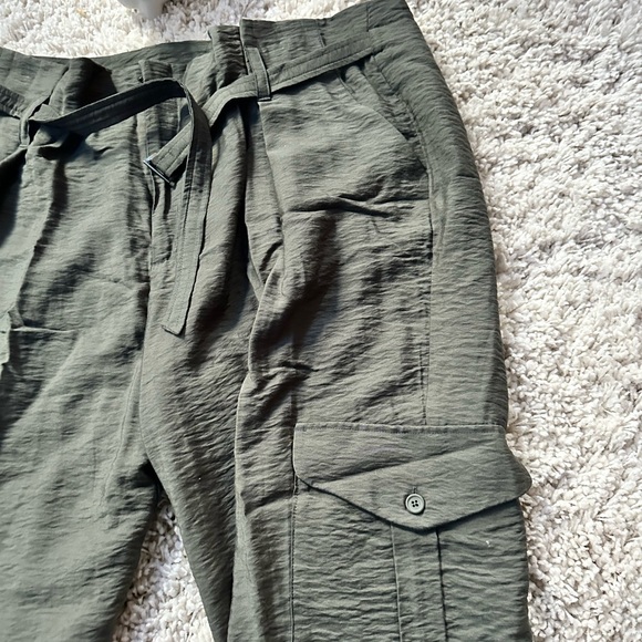 Simply Vera Vera Wang Pants - Simply Vera Vera Wing olive green bow tie pencil straight leg w pockets capris.